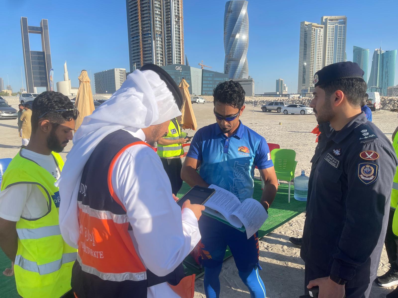 بالتعاون مع عدد من الجهات المعنية ... خفر السواحل تنفذ حملة تفتيشية وتوعوية في ساحل خليج البحرين<